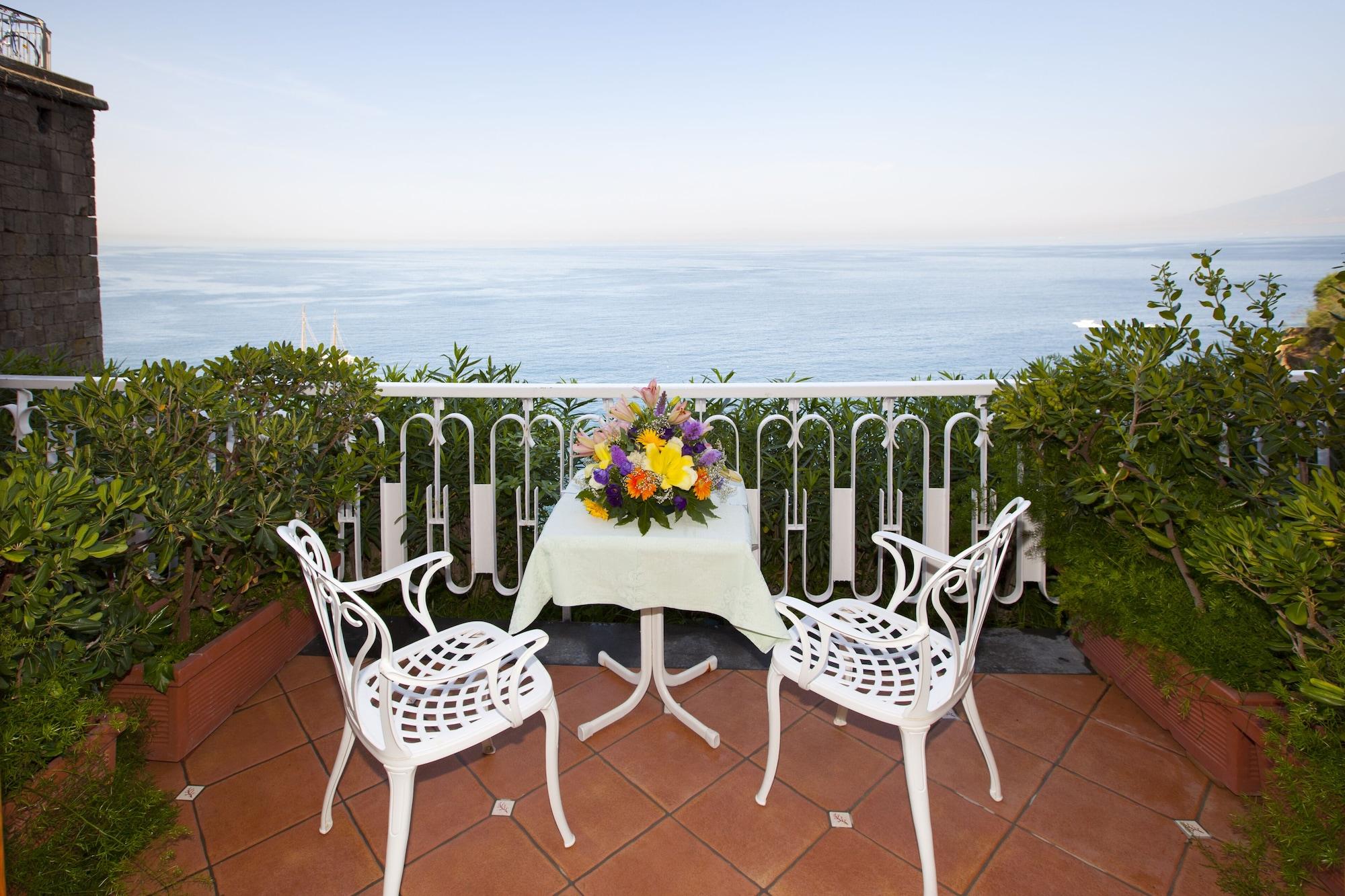 Hotel Corallo Sorrento Sant'Agnello Exteriör bild